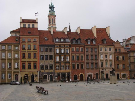 Překvapilo nás, ačkoliv jsme byli ve Varšavě v březnu, nikde ani noha.