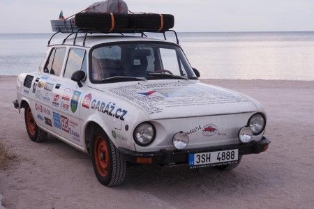 Na pláží v Bulharsku, byl tam zákaz vjezdu, fotil si nás i policajt.